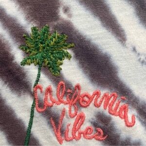 LOFT California Vibes Tie Dye Embroidered T-Shirt Embroidery Palm Tree Surf Tee